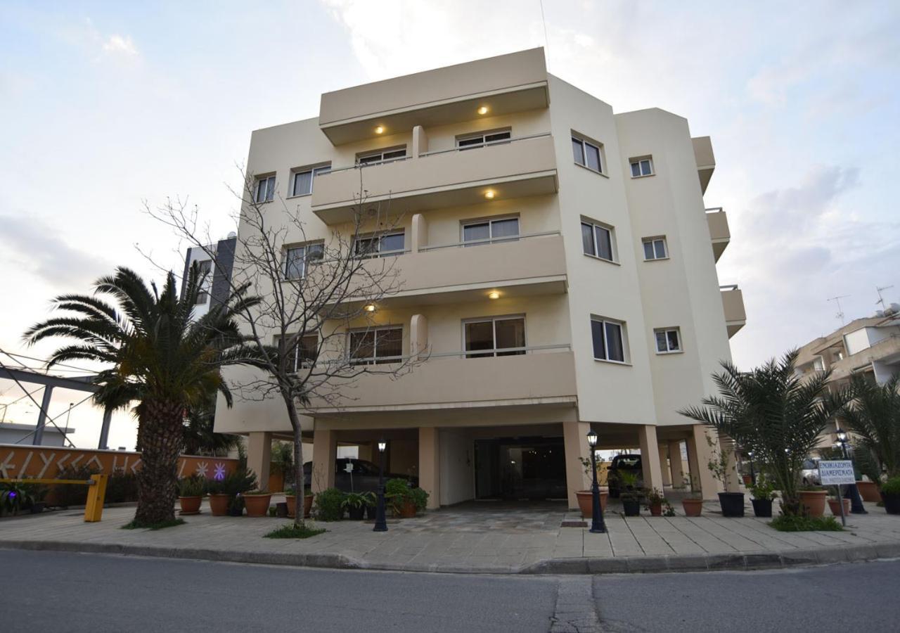 Elysso Apartments Larnaca Extérieur photo